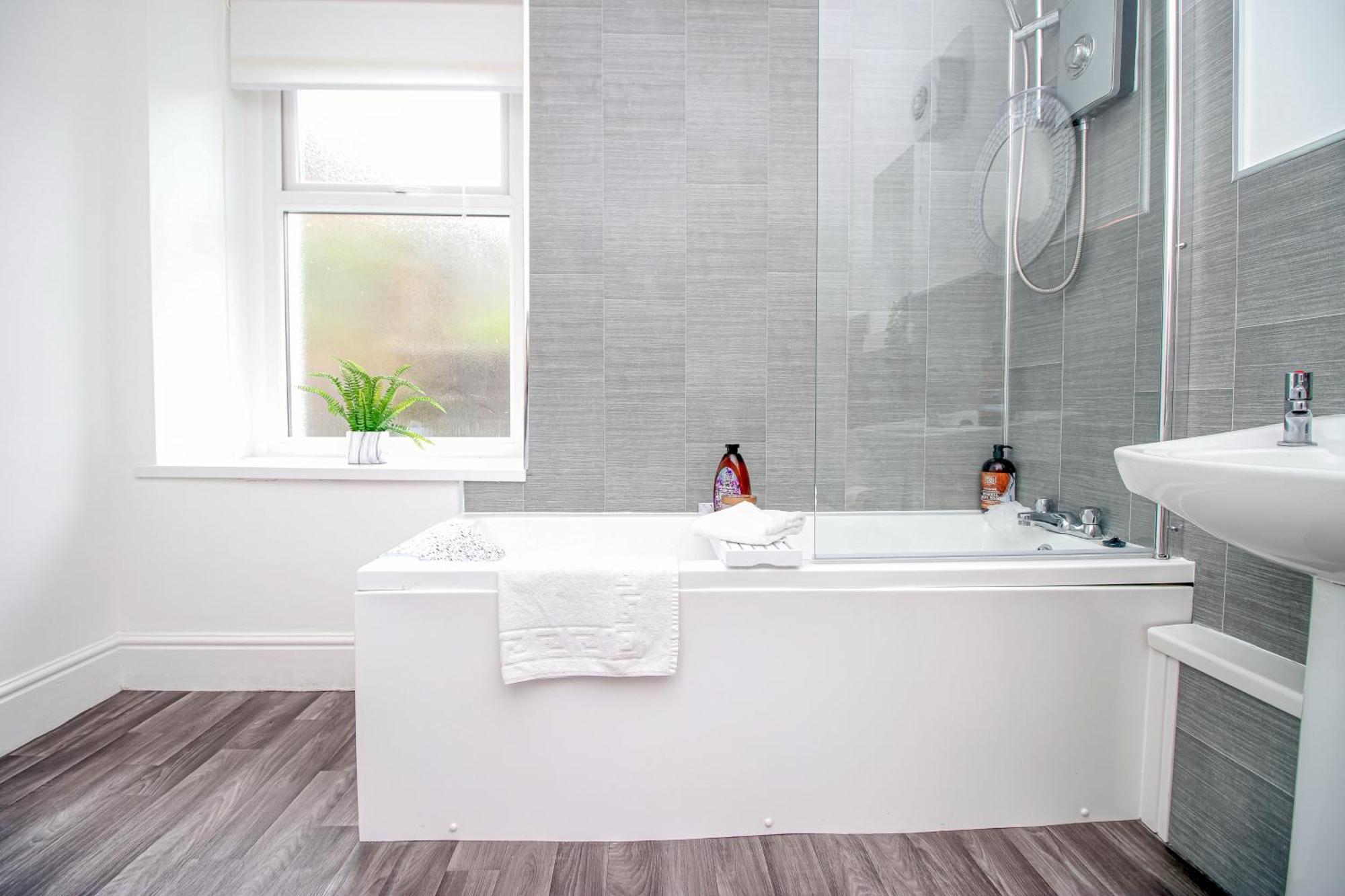 Norton Terrace Charming Home In The Beautiful Afan Forest By Staystaycations Port Talbot Exteriör bild