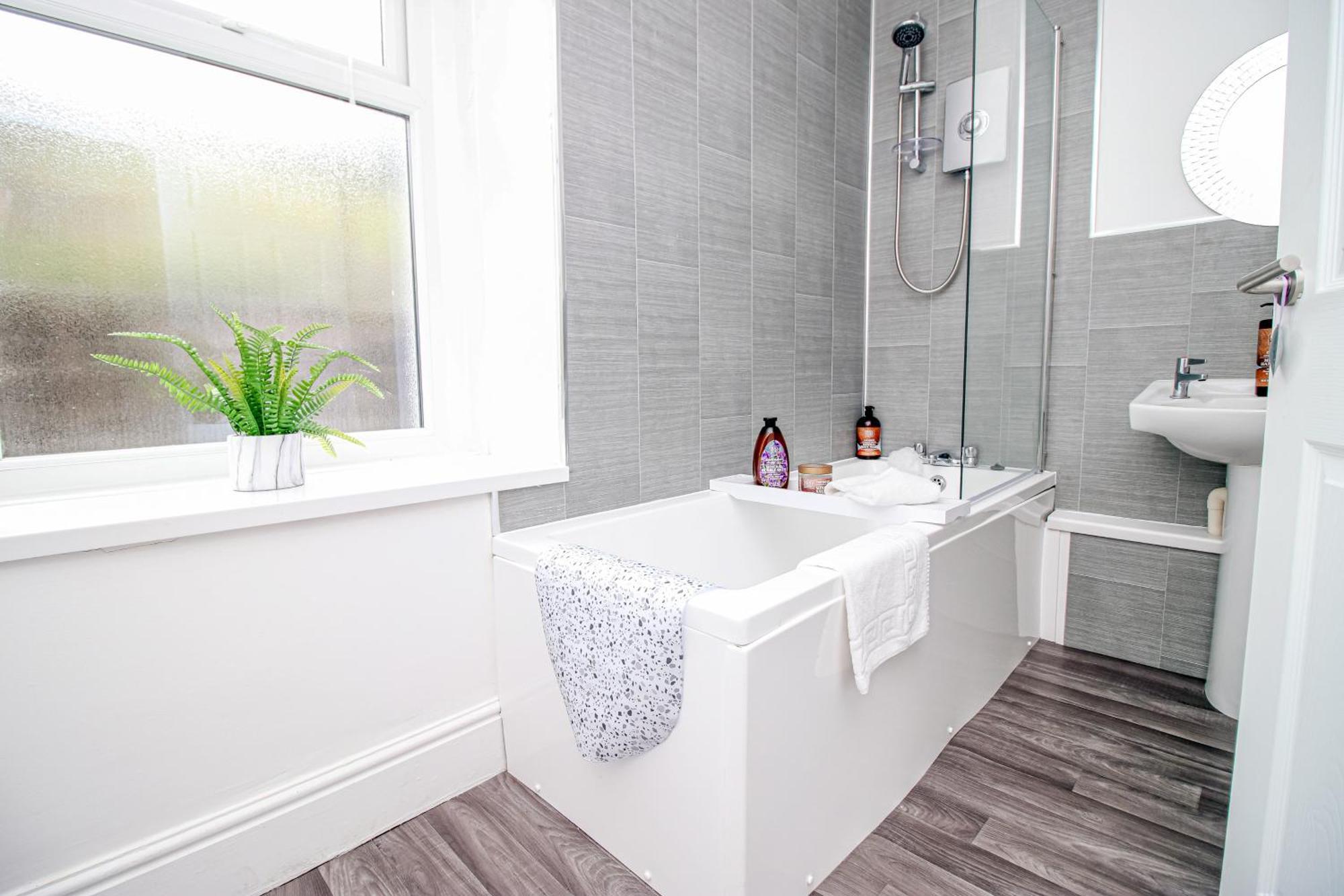 Norton Terrace Charming Home In The Beautiful Afan Forest By Staystaycations Port Talbot Exteriör bild